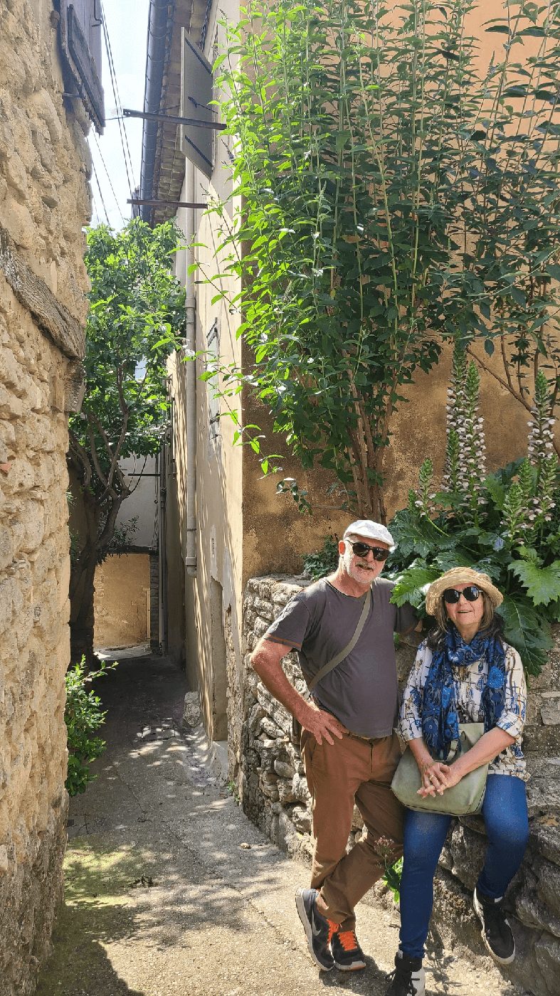 Marie-Claire et Bernard propriétaires du gîte Le Jardin Provençal au Thor